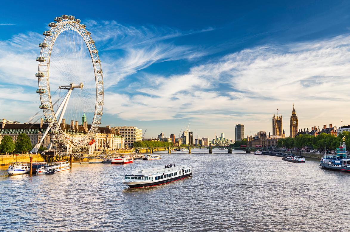 Views of the Thames river in London