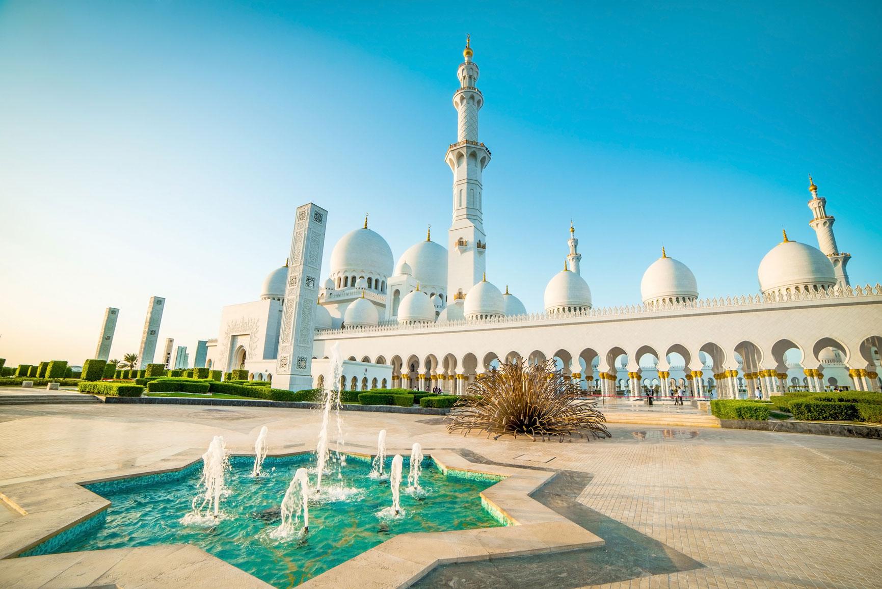 Experience monuments like the Sheik Zayed Grand Mosque with Middle East vacation packages
